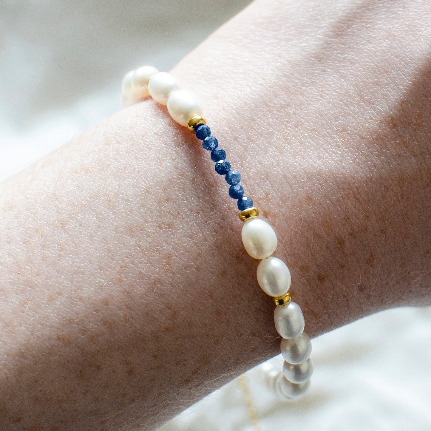 Pearl and Sapphire adjustable bracelet in gold vermeil silver